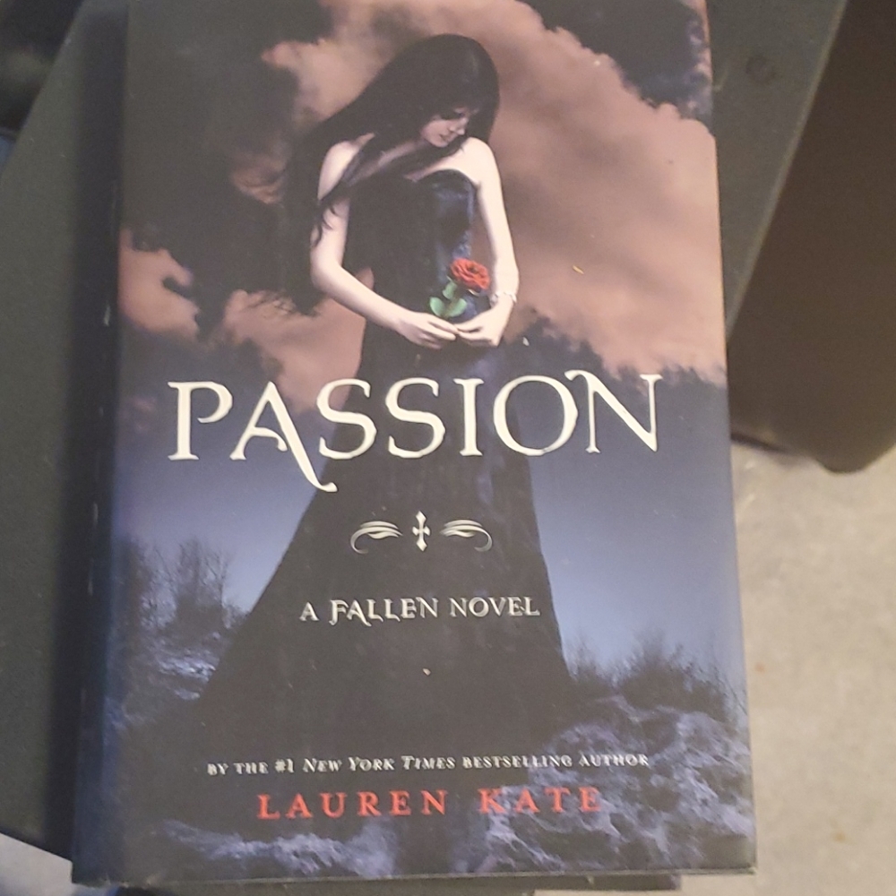 🔴3 for $20🎗📚Passion (A fallen novel)